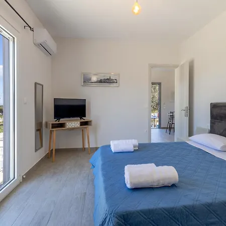 Manos House - Elegant Modern Escape Case de vacanță
