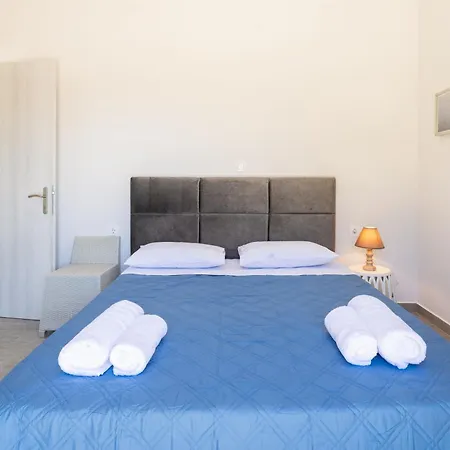 Manos House - Elegant Modern Escape * Svoronata