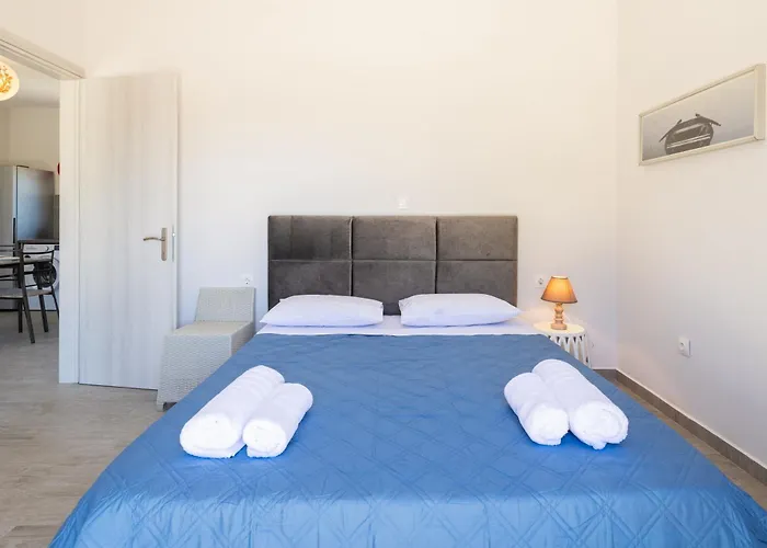 Manos House - Elegant Modern Escape * Svoronata