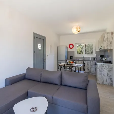 Manos House - Elegant Modern Escape بيت للعطل